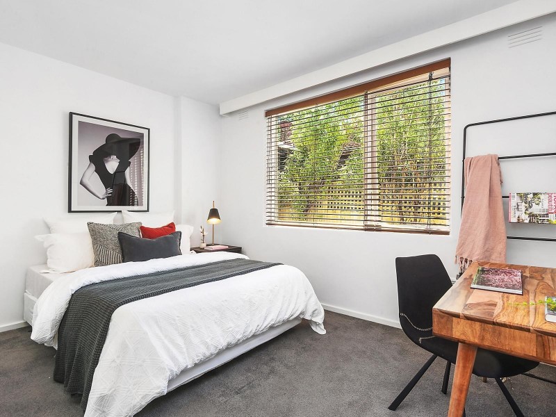 1/44 Robe Street, St Kilda VIC 3182