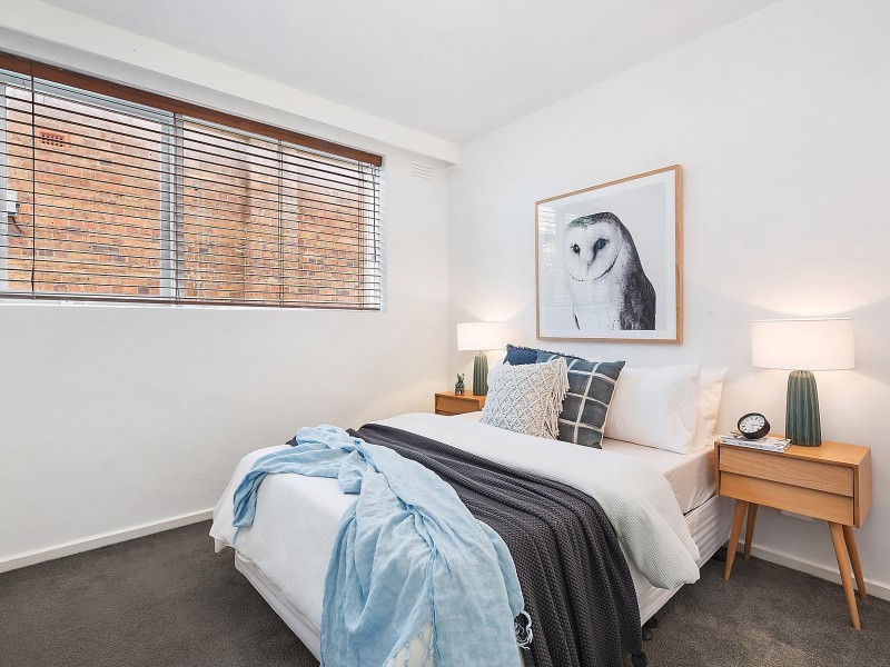 1/44 Robe Street, St Kilda VIC 3182