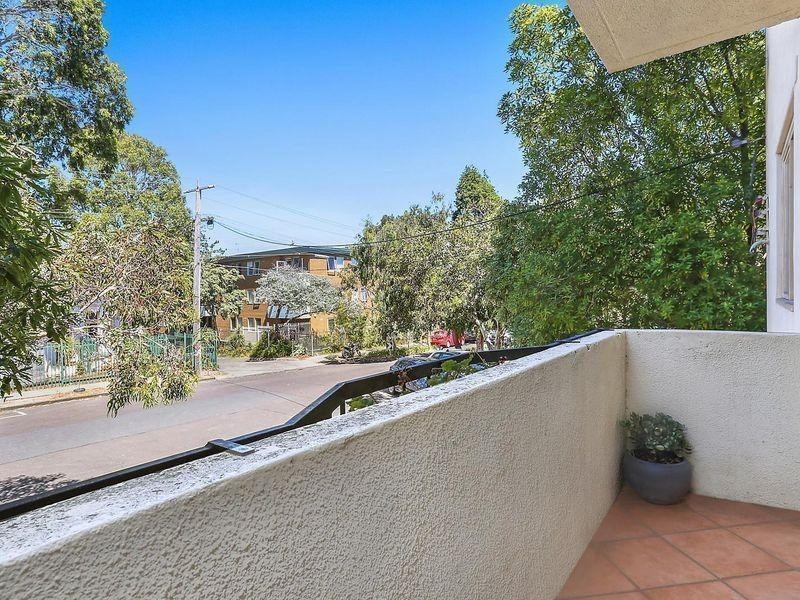 1/44 Robe Street, St Kilda VIC 3182