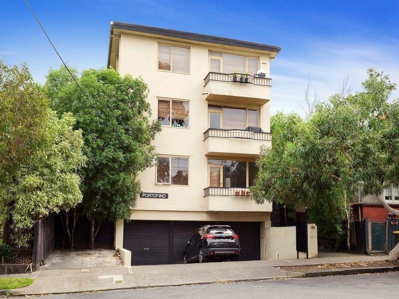 1/44 Robe Street, St Kilda VIC 3182