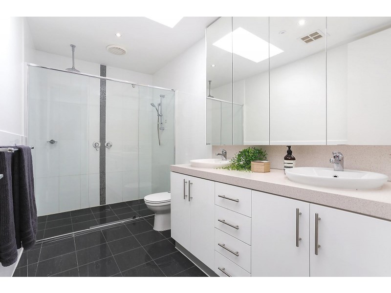 11C Hartpury Avenue, Elwood VIC 3184