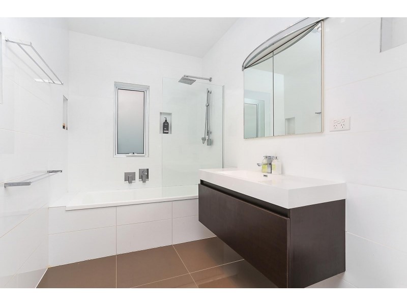 6 Godfrey Avenue, St Kilda East VIC 3183