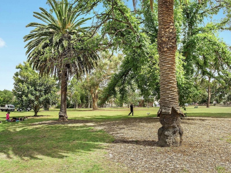 6 Godfrey Avenue, St Kilda East VIC 3183