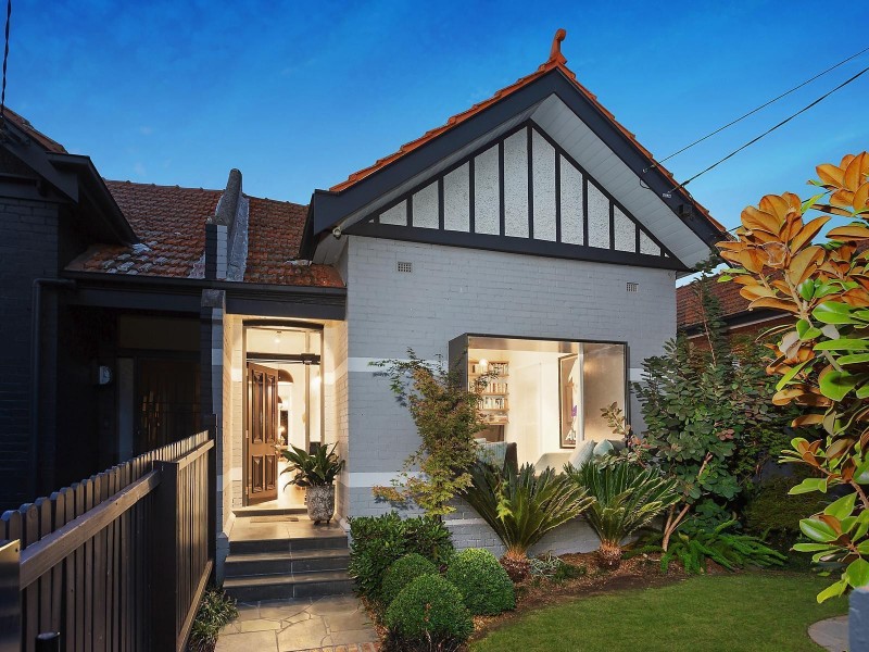 18 McHenry Street, St Kilda East VIC 3183