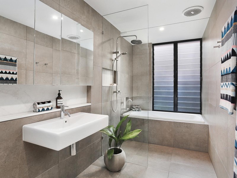 18 McHenry Street, St Kilda East VIC 3183