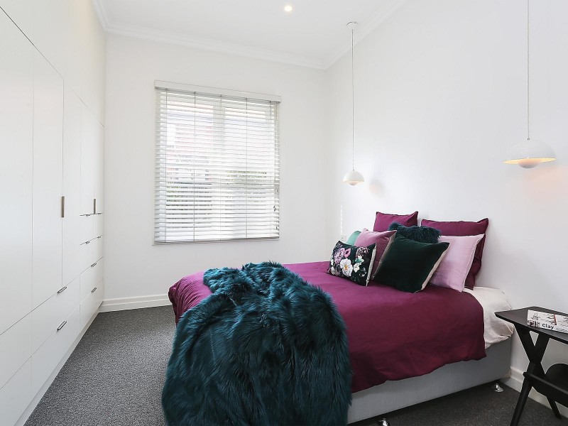 18 McHenry Street, St Kilda East VIC 3183