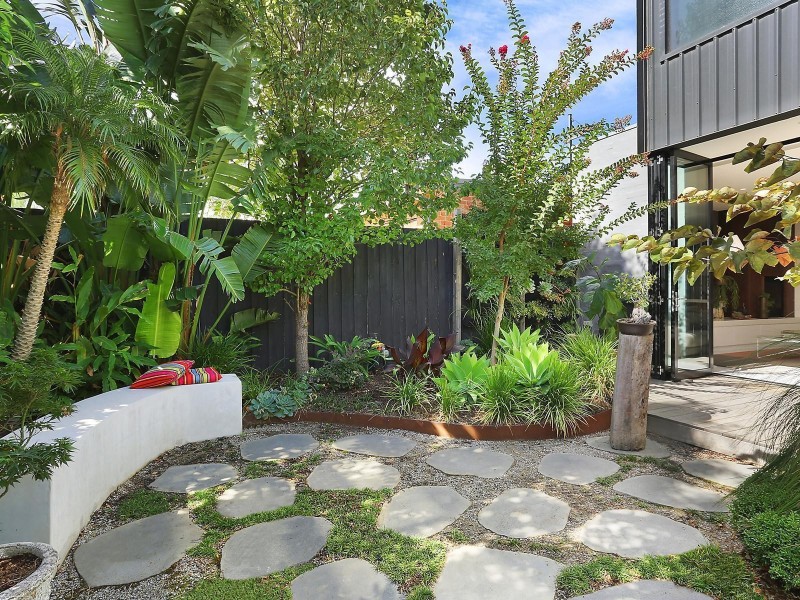 18 McHenry Street, St Kilda East VIC 3183
