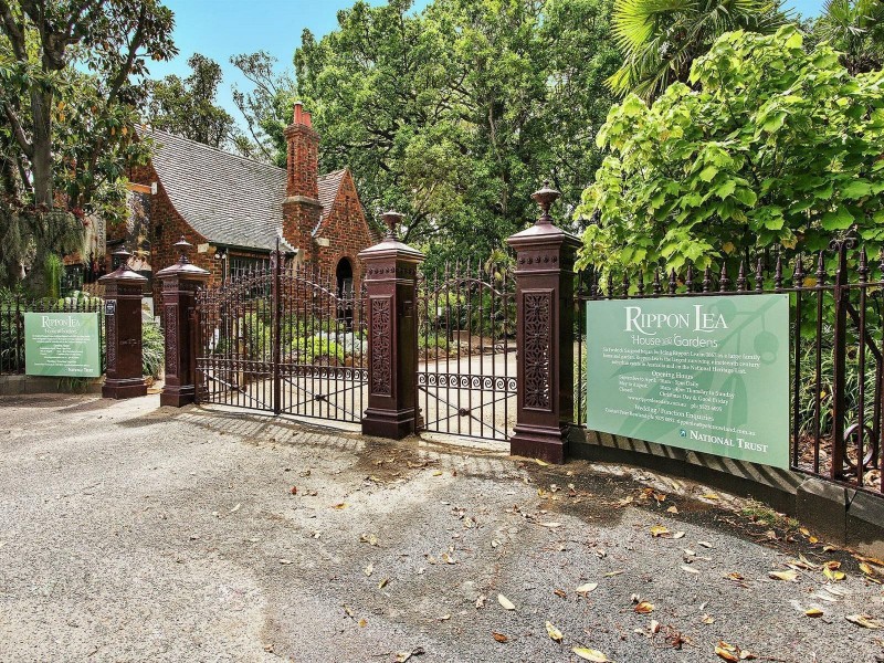 18 McHenry Street, St Kilda East VIC 3183