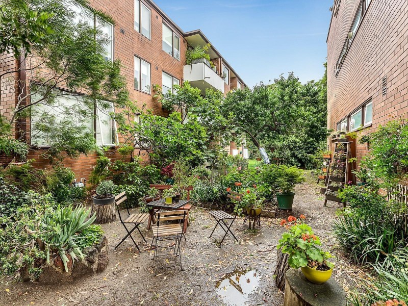 16/19 Robe Street, St Kilda VIC 3182