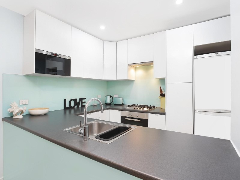 4/106 Addison Street, Elwood VIC 3184