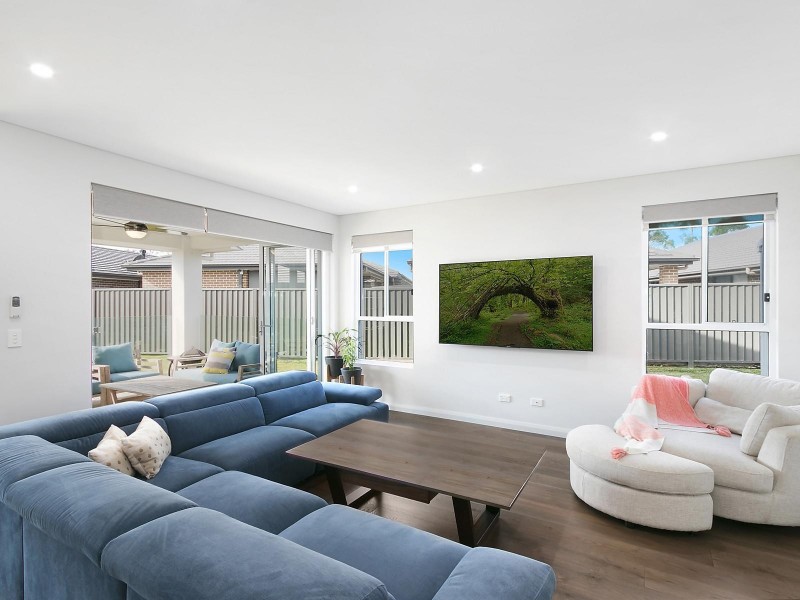 4 Grantham Crescent, Denham Court NSW 2565