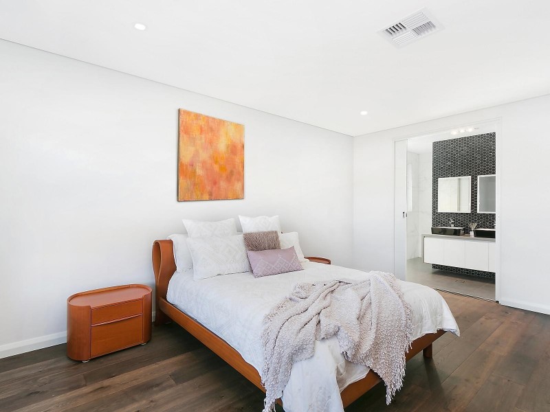 4 Grantham Crescent, Denham Court NSW 2565