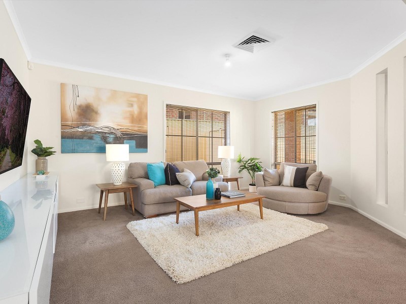 7 Lloyd Place, Casula NSW 2170