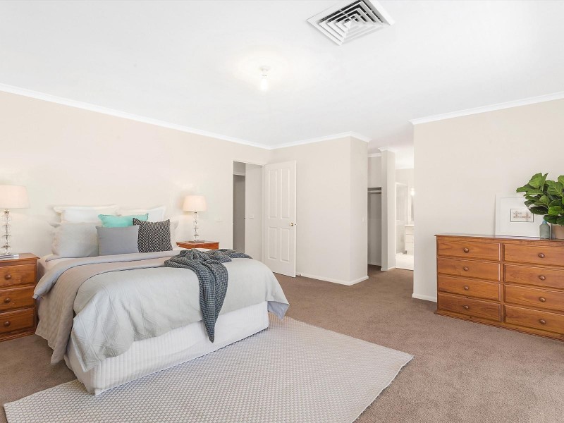 7 Lloyd Place, Casula NSW 2170