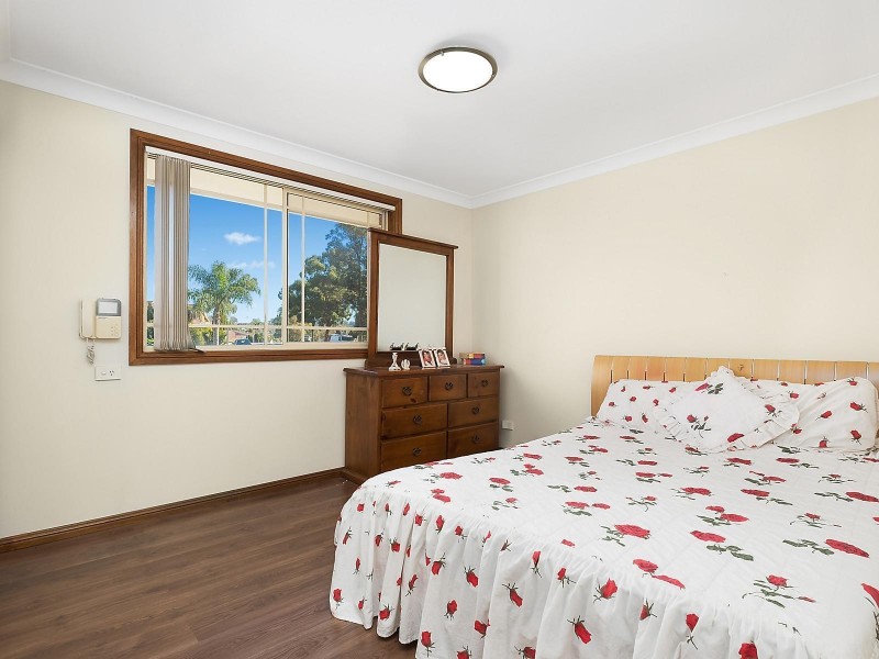 1A Kingston Place, Abbotsbury NSW 2176