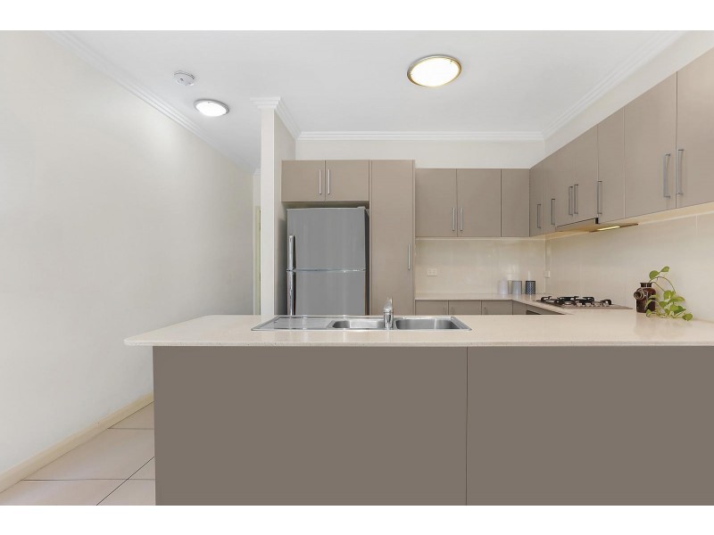 11/18 Holland Crescent, Casula NSW 2170