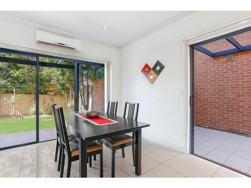 11/18 Holland Crescent, Casula NSW 2170