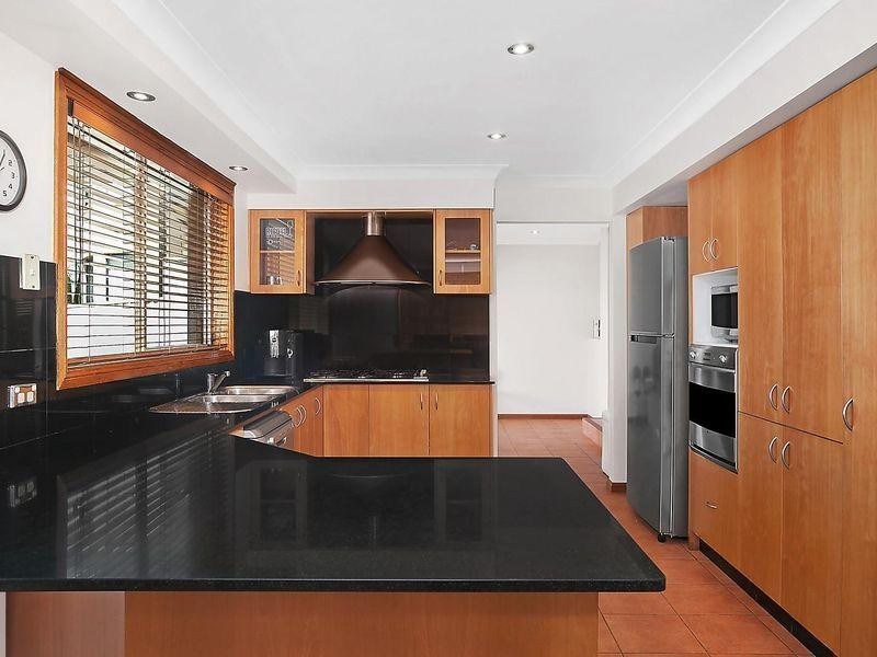 18 Saltbush Place, Bossley Park NSW 2176