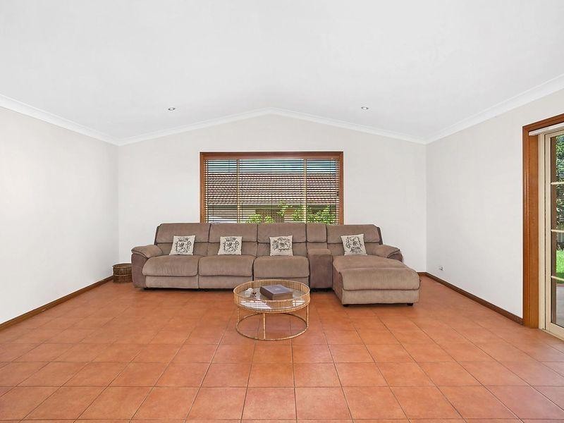 18 Saltbush Place, Bossley Park NSW 2176