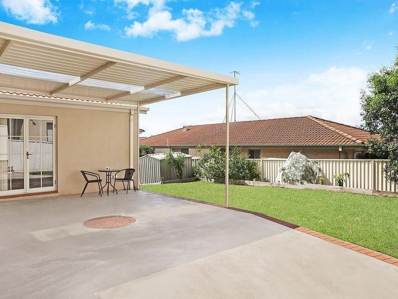 18 Saltbush Place, Bossley Park NSW 2176