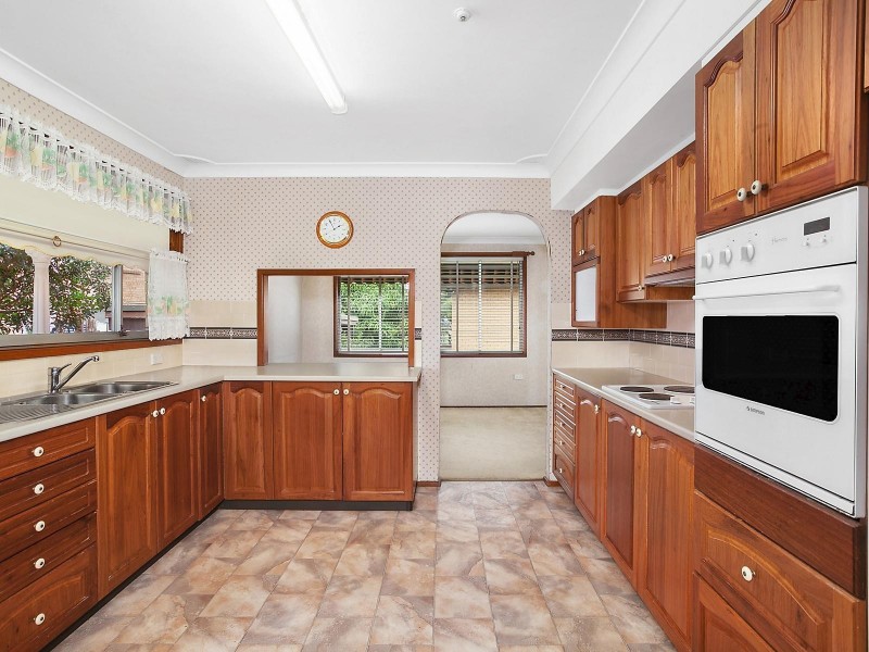 6 Walmsley Close, Prairiewood NSW 2176