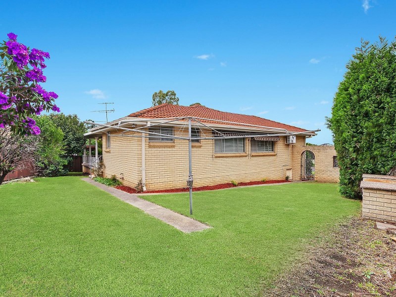 6 Walmsley Close, Prairiewood NSW 2176