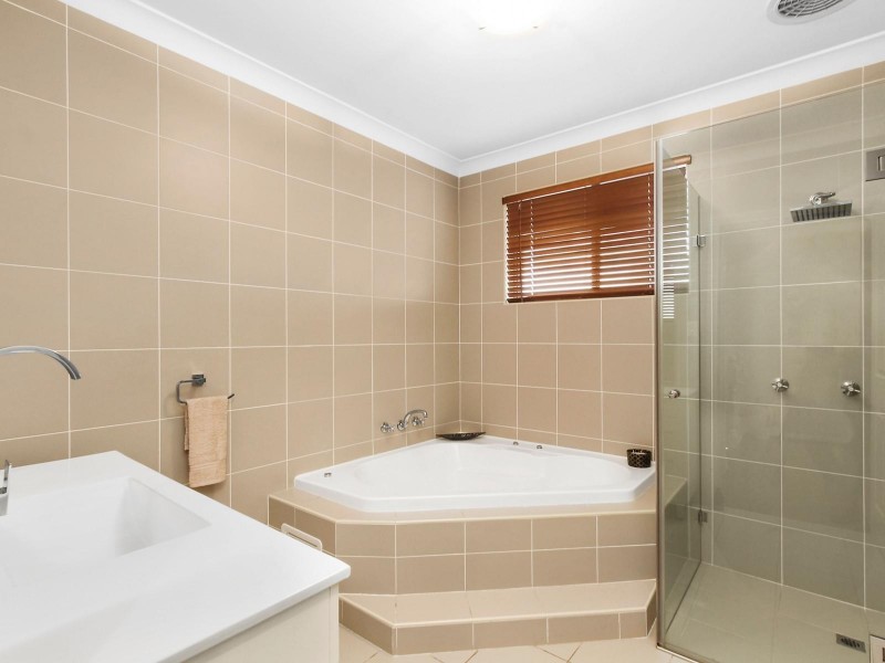 5 Warragamba Crescent, Bossley Park NSW 2176