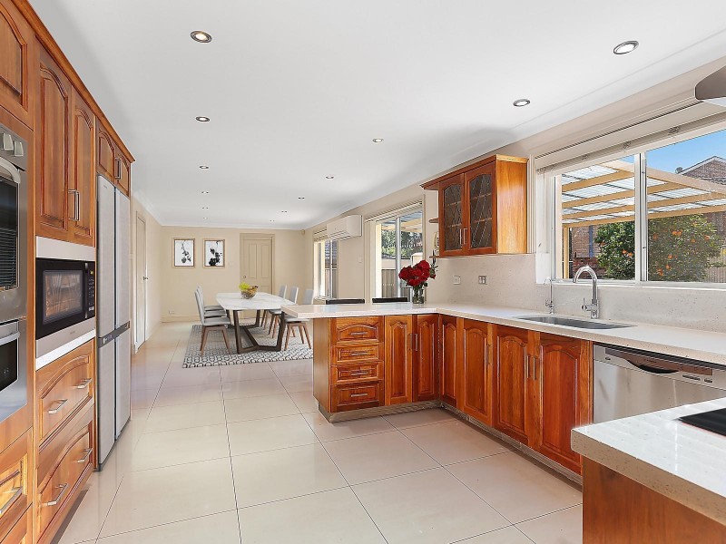 10 Bardia Place, Bossley Park NSW 2176