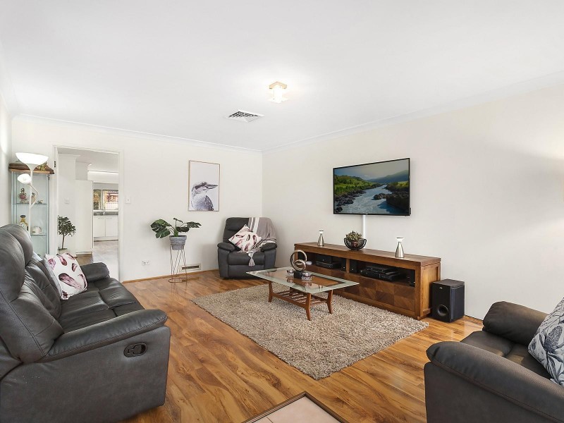 11 Namoi Court, Wattle Grove NSW 2173
