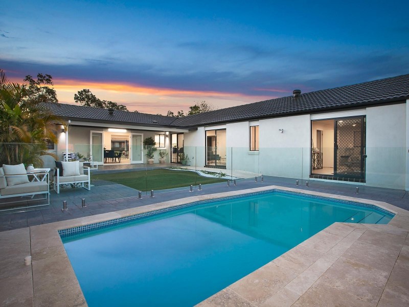 2 Lismore Close, Bossley Park NSW 2176