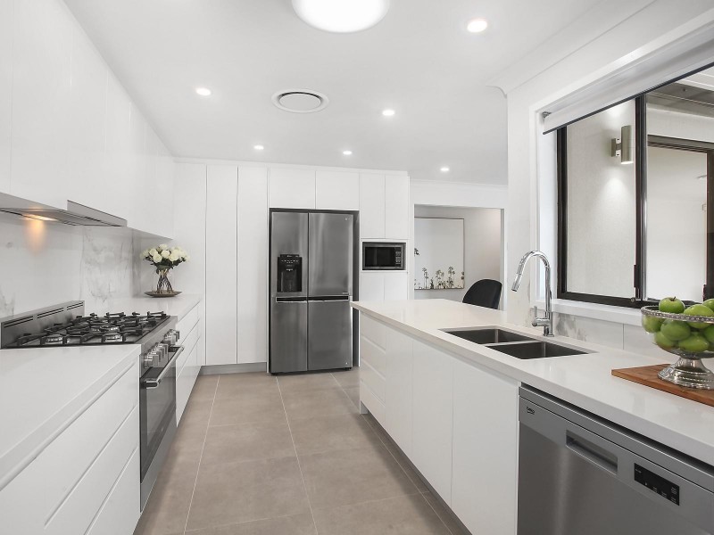 2 Lismore Close, Bossley Park NSW 2176