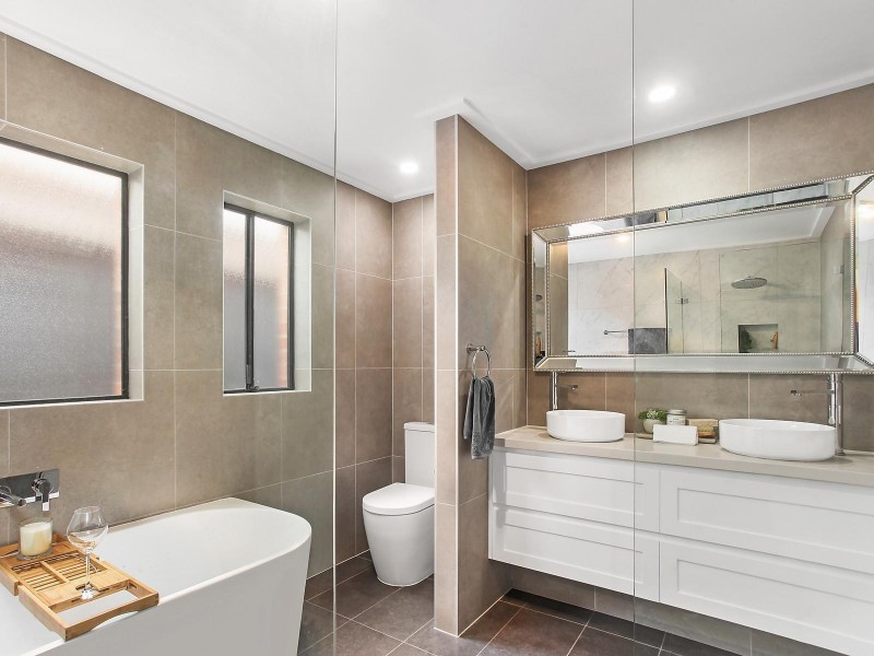 2 Lismore Close, Bossley Park NSW 2176