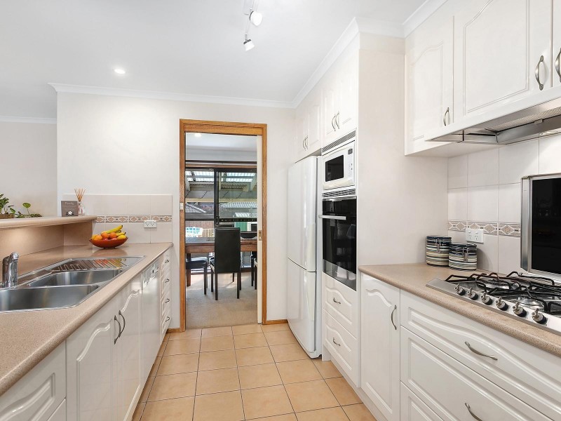2 Burramy Close, Bossley Park NSW 2176