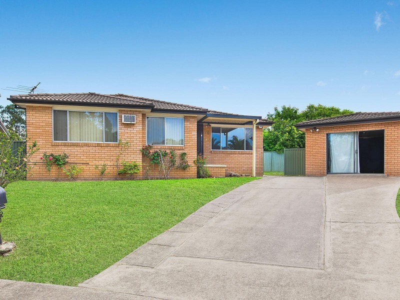 11 Comberford Close, Prairiewood NSW 2176