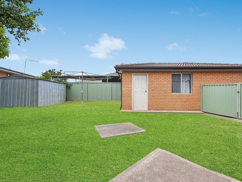 11 Comberford Close, Prairiewood NSW 2176