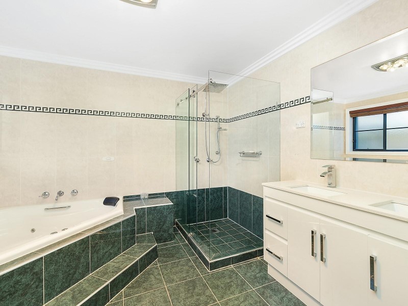 11 Bellerive Close, West Hoxton NSW 2171