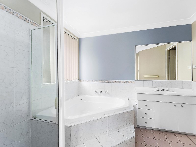 12 Batehaven Close, Prestons NSW 2170