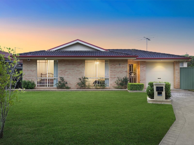 2 Binnaway Avenue, Hoxton Park NSW 2171