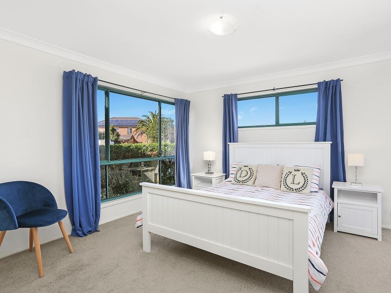 60 Ingles Circuit, Arundel QLD 4214