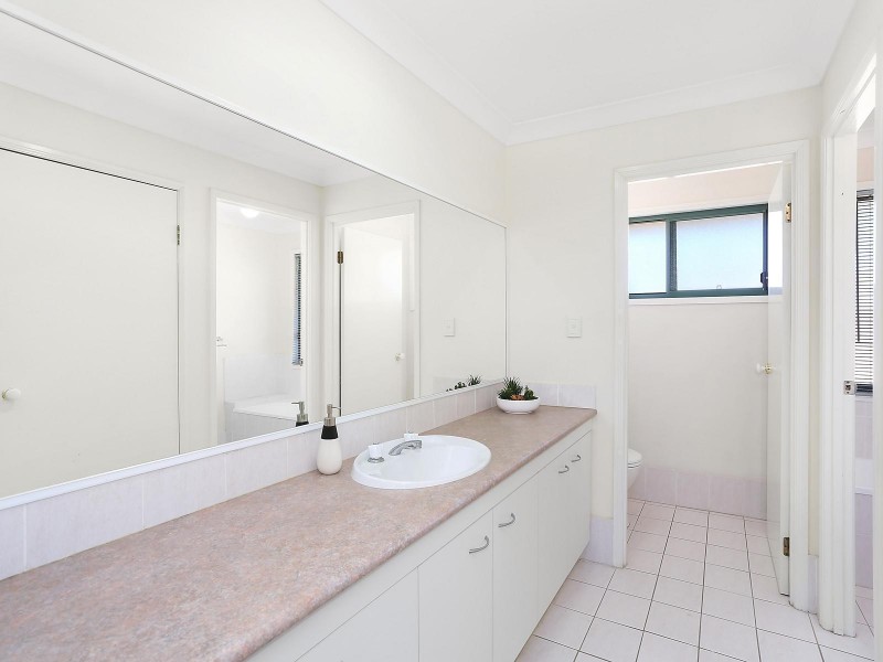 60 Ingles Circuit, Arundel QLD 4214