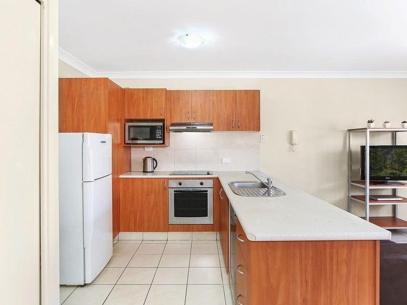 7 Brown Street, Labrador QLD 4215