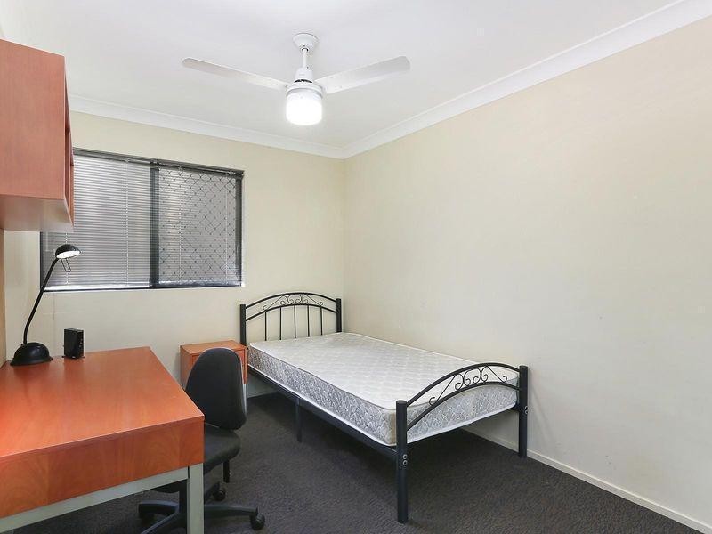 7 Brown Street, Labrador QLD 4215