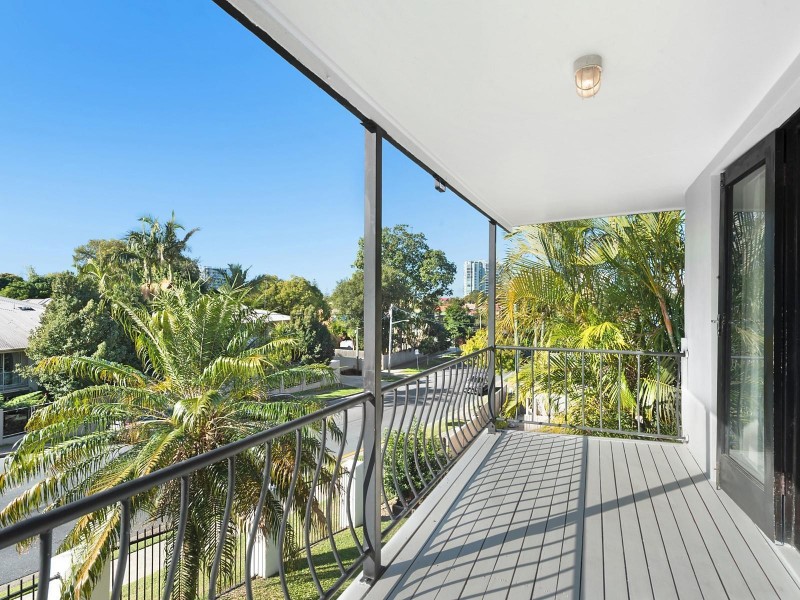 30A Gordon Street, Labrador QLD 4215