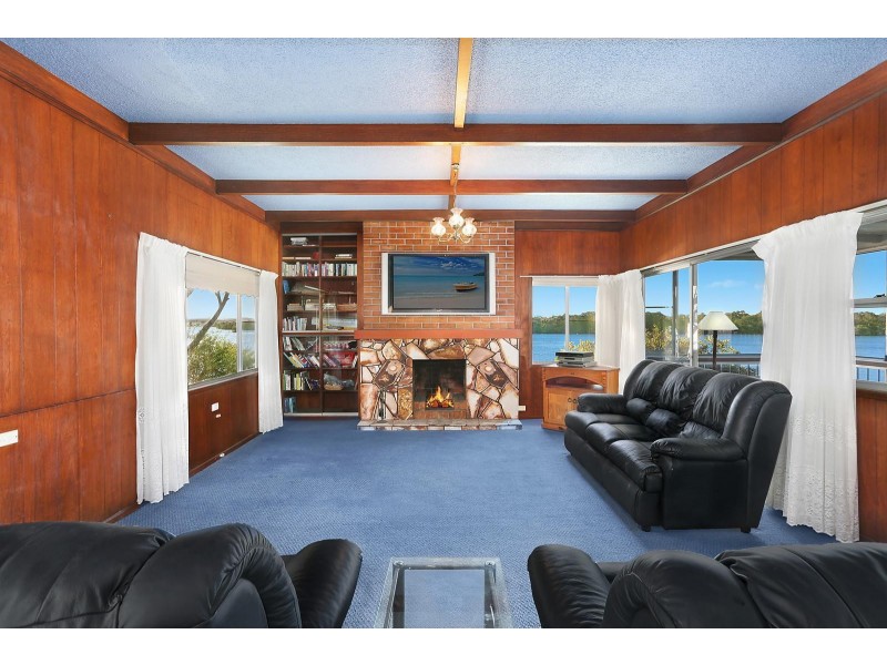2 Paradise Parade, Paradise Point QLD 4216