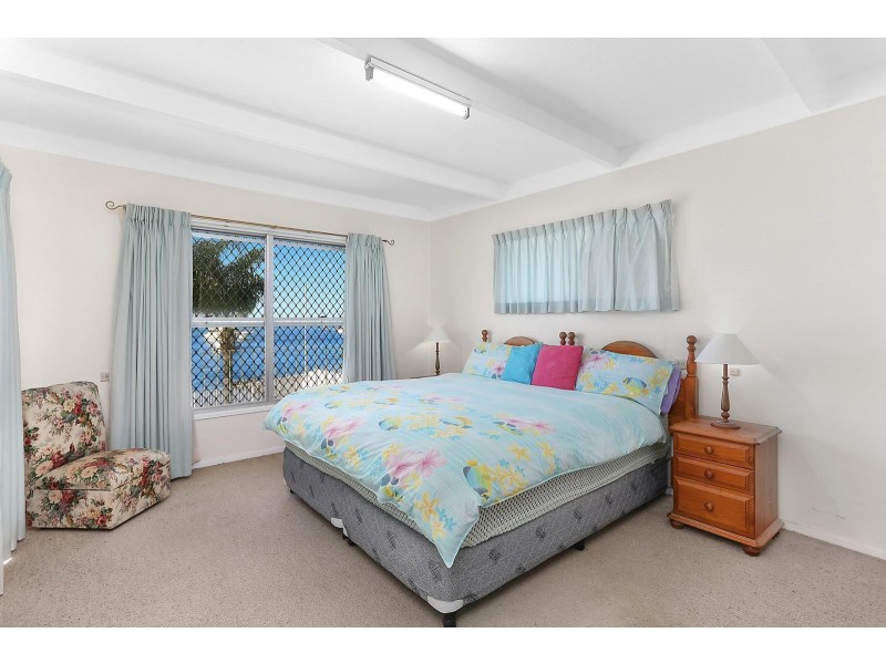 2 Paradise Parade, Paradise Point QLD 4216