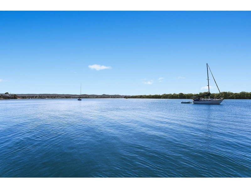 2 Paradise Parade, Paradise Point QLD 4216