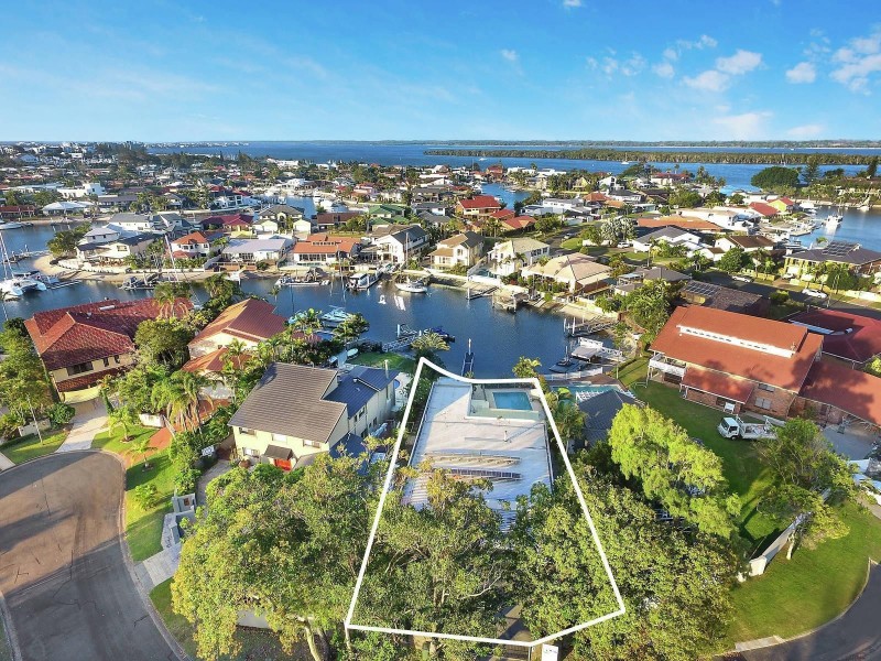 5 Kavieng Crescent, Runaway Bay QLD 4216