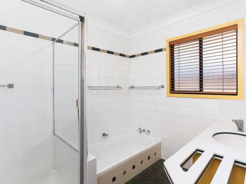 68 Kumbari Close, Southport QLD 4215