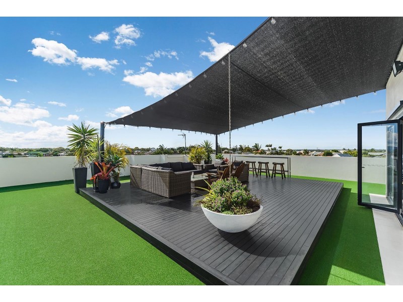 7 Wau Avenue, Runaway Bay QLD 4216