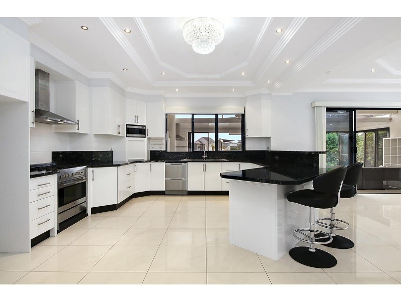 7 Wau Avenue, Runaway Bay QLD 4216